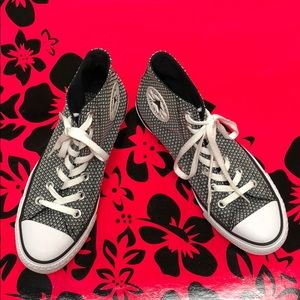 Black/white converse